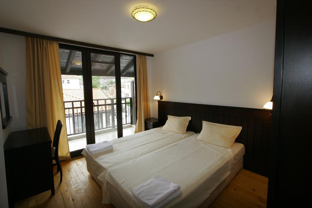 Guest House Bukor Shtepi Mandrica Eksteriør billede