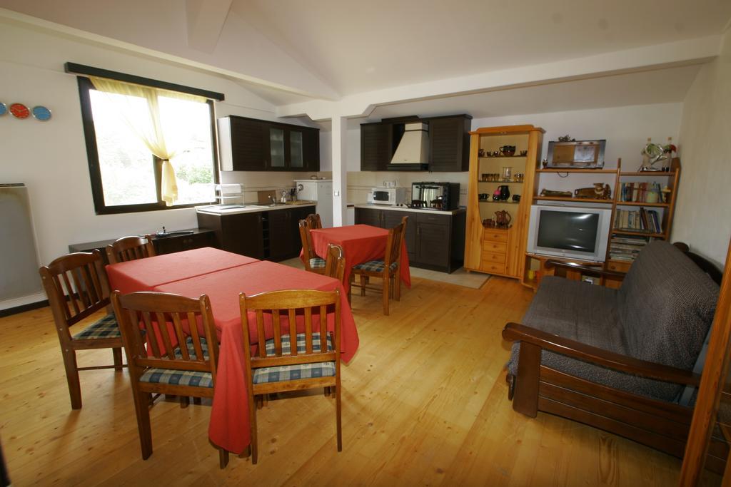 Guest House Bukor Shtepi Mandrica Eksteriør billede